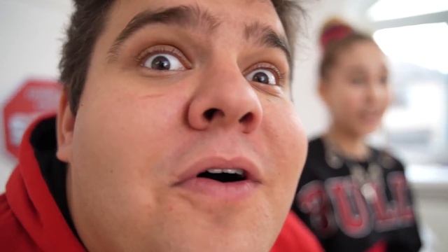 МЕНЯ БРОСИЛ ПАРЕНЬ || Николь исчезла??? смотреть онлайн