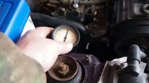 Замер давления масла двигателя автомобиля Ока