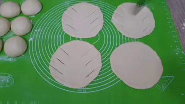 Домашние булочки с сосисками смотреть онлайн