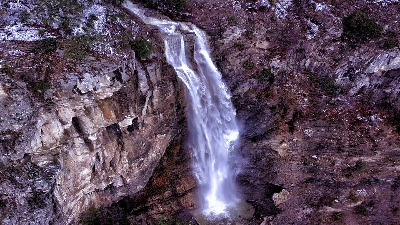 Крым МОЩНЫЙ водопад в ЯЛТЕ. Что происходит с ПОГОДОЙ. Вода УХОДИТ в море. смотреть онлайн