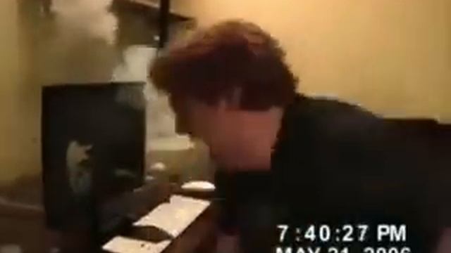 scary maze game makes dude break the computer смотреть онлайн