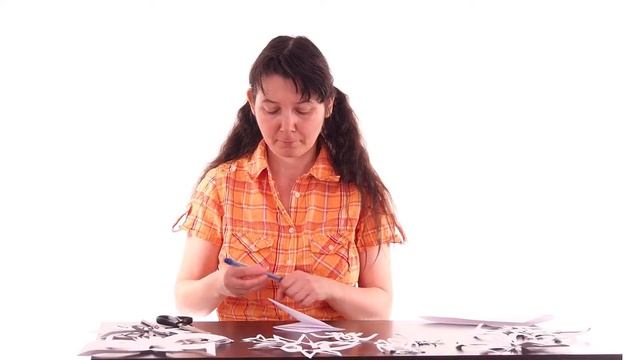 Как вырезать из бумаги цветок, у которого 6 лепестков. Математика с ножницами. Делаем открытки смотреть онлайн