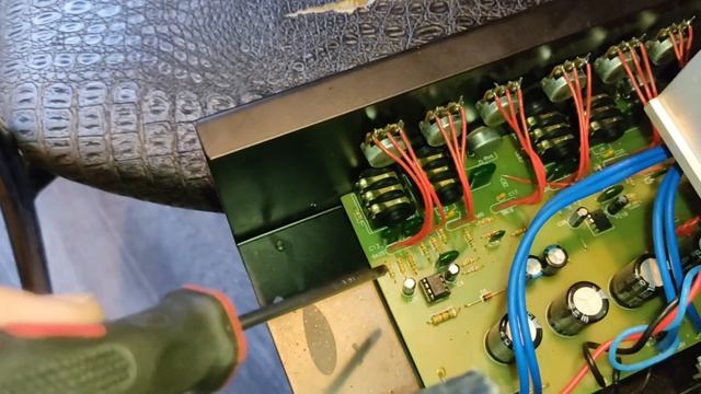 Ремонт вокального комбика Yerasov KEYamp R2 series смотреть онлайн