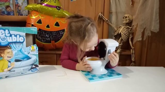 Челлендж Туалетные Проблемы. Вся мокрая. Смой за собой воду смотреть онлайн