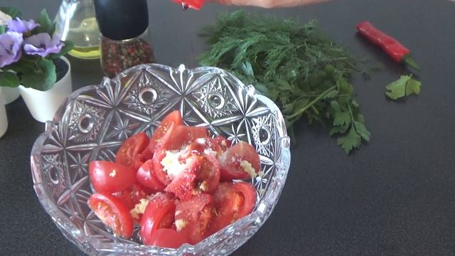 Мы всю жизнь заправляли его НЕ ТАК. К ШАШЛЫКУ салат и новый способ заправки!!!