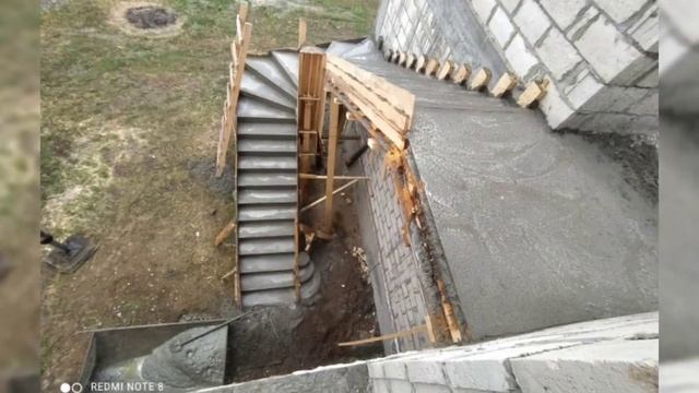 меж этажная лестница , большая высота смотреть онлайн