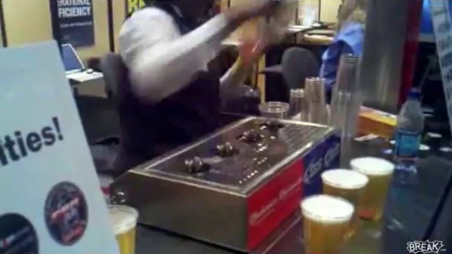 Удивительный разлив пива смотреть онлайн