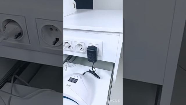 Roysswood. Стол со встроенными розетками смотреть онлайн