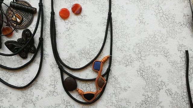 Украшения из кожаных шнуров.Как изготовить кожаный шнур. смотреть онлайн