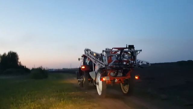 Trailed Agricultural Sprayer (In Action) KUHN Atlantique | Case Puma 210 | опрыскиватель прицепной