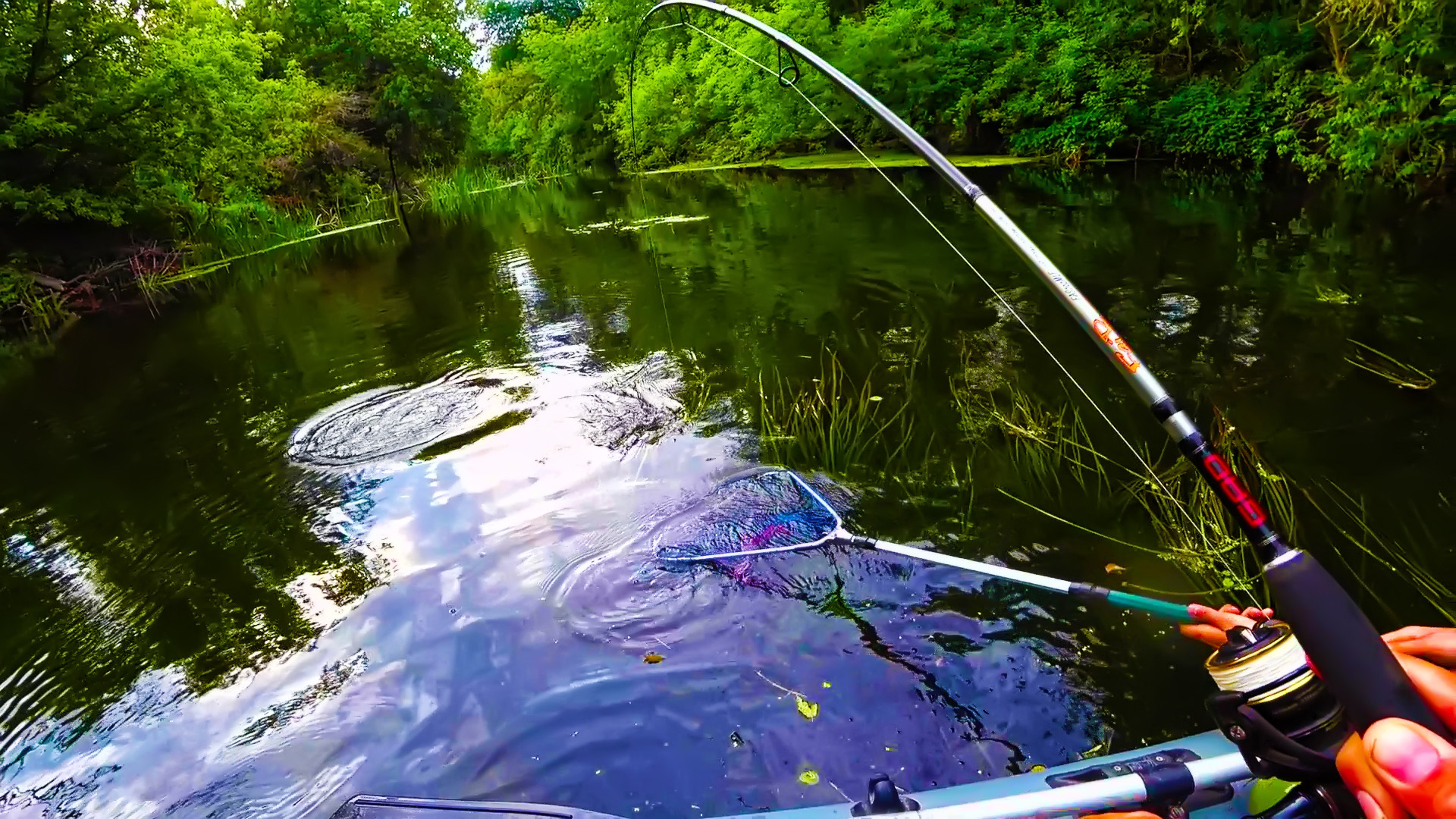 В ЭТОЙ РЕКЕ ЩУКИ ДАЮТ БОЙ! РЫБАЛКА НА СПИННИНГ смотреть онлайн