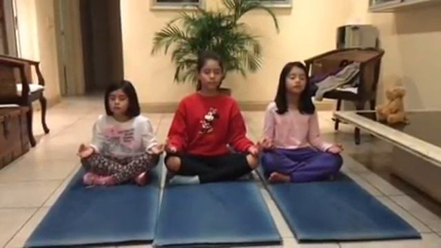 YOGA X NIÑOS A2 de Prof. David Lifar смотреть онлайн