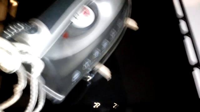 Как очистить подошву утюга от нагара и накипи смотреть онлайн