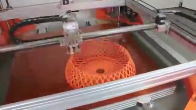 3D принтер BigRep - FDM принтер с большой зоной построения более 1000 х 1000 мм смотреть онлайн
