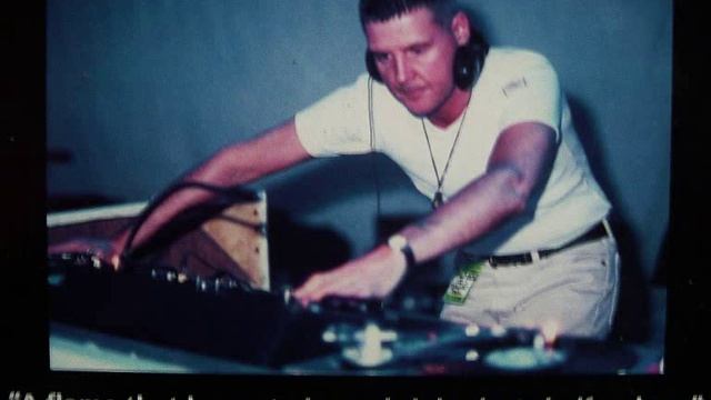 Tony De Vit -Splashdown смотреть онлайн