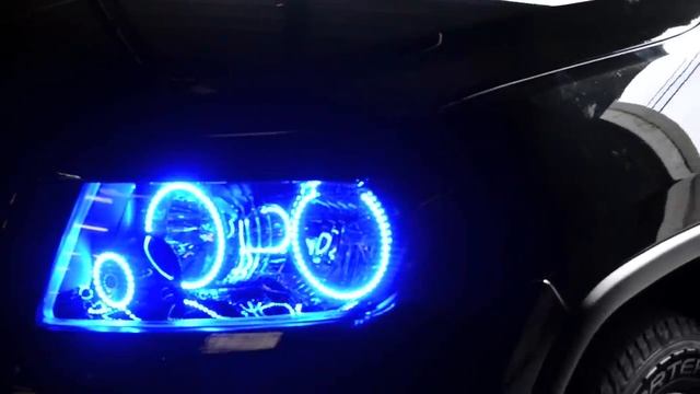 ORACLE Lighting ColorSHIFT Triple Halo Kits Featured on Twin 2013 Jeep Grand Cherokees смотреть онлайн
