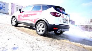 Шипы или «липучка»? А может, «китай»? Проверка шин и полного привода на ледовой горке