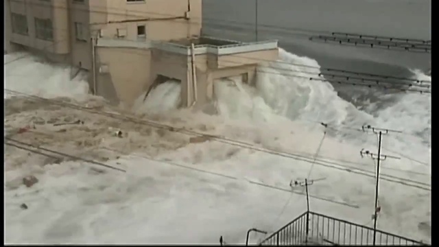 Цунами смывает машины смотреть онлайн