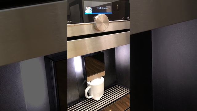 Lecker Caffe Crema von dem Vollautomat Siemens CT636LES1 смотреть онлайн