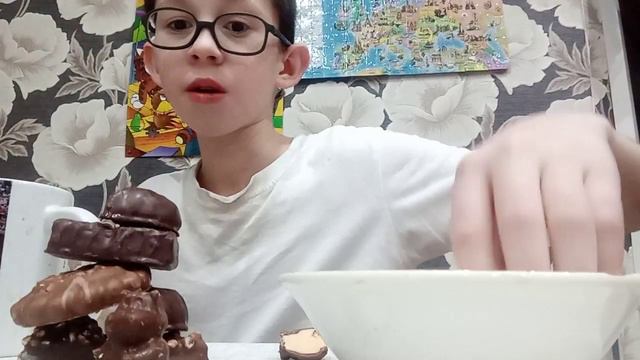 Сегодня мы будем кушать кулёк с конфетами и пить чай!!!🤯🤯🤯🤯🤯 смотреть онлайн