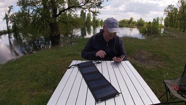 Портативная солнечная панель с Алиэкспресс.Выдаёт на солнце 5.22V, 0.55A.Проверено экспериментально смотреть онлайн