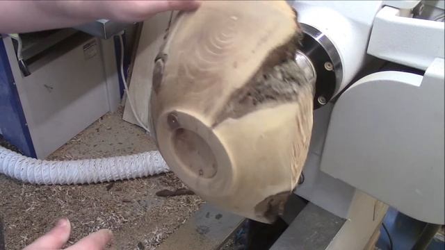 Eine Flache Schale Aus Einem Essigbaum Drechseln