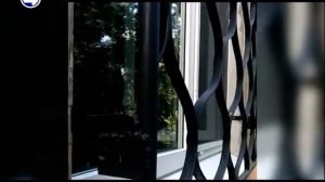 Мать издевается над ребенком