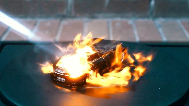 Горящий автомобиль Porsche Panamera смотреть онлайн