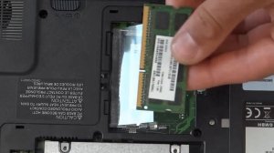 Toshiba Netbook NB510 Series: Memory Replacement