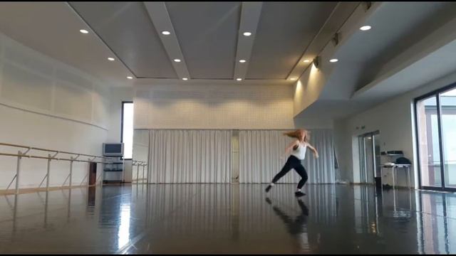 DANCE ON WINTER/VIVALDI Modern dance solo ! смотреть онлайн