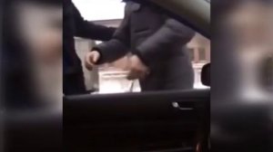 Жесткое задержание мигранта после дорожного конфликта