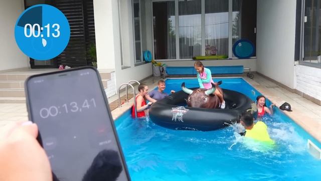 СУПЕР ЭКСТРЕМАЛЬНЫЙ БЫК! Кто дольше всех продержится на быке двумя руками, одной и совсем без рук!