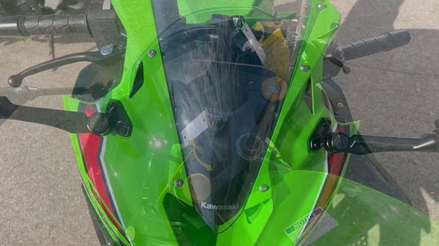 INSIDE LOOK: 2023 KAWASAKI NINJA ZX-6R AND NINJA ZX-4RR! смотреть онлайн