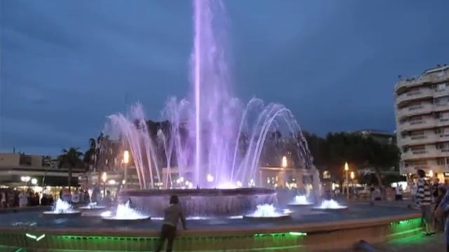 Световой фонтан в Салоу, Испания смотреть онлайн