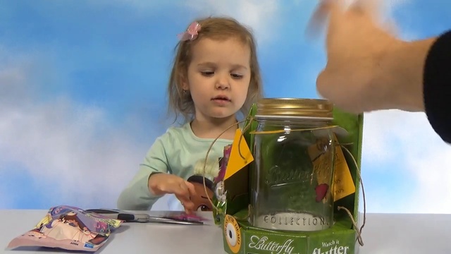 Бабочка в банке Петшоп и Пони Филли распаковка игрушек сюрпризы Pony Butterfly & смотреть онлайн