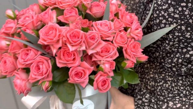 Бархатная шляпная коробка с кустовыми розами смотреть онлайн