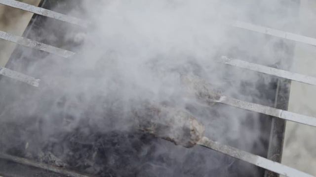 Жарим мясо. Настольный угольный гриль-мангал от BestPatio смотреть онлайн