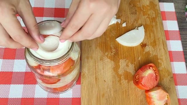 Помидоры в собственном соку дольками с луком и маслом без уксуса и воды на зиму! смотреть онлайн