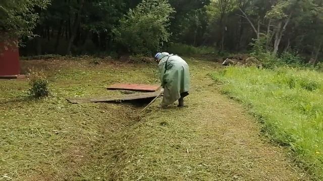 22.08.21.Процес покоса травы, тример, леской.СВУ ,лагерь.+79241232444 Стороженко Владимир смотреть онлайн
