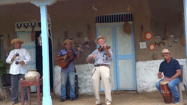 LEOPOLDO MORENO EN EL VIOLÍN CON LA PIEZA SI ES QUE LA QUIERE TANTO PARE UN RANCHO Y SE LA LLEVA. смотреть онлайн