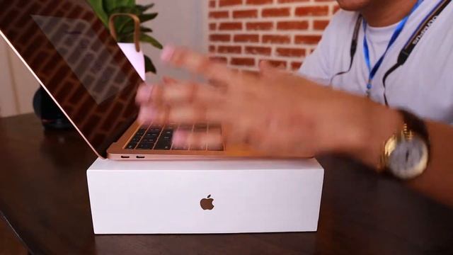Đập hộp - Review Macbook Air 13in retina 2018 GOLD cực chất - zShop смотреть онлайн