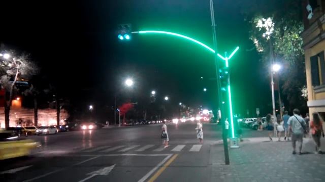 Невероятный светофор в Теране, Албания. смотреть онлайн