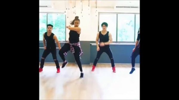 Индийский фитнес танец