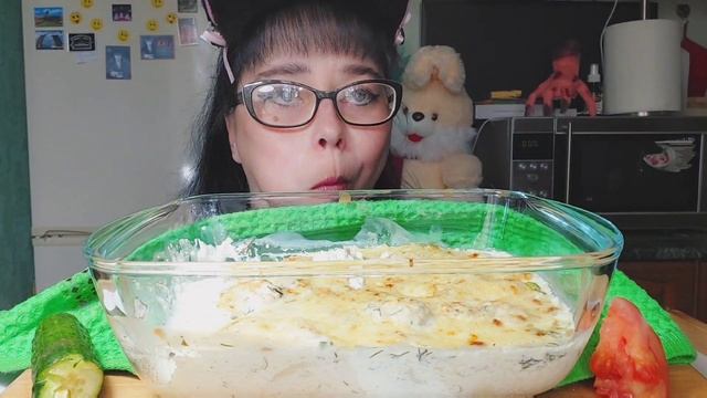 Мукбанг | Запечённые пельмени в сливках с сыром Пармезан | Обжор смотреть онлайн