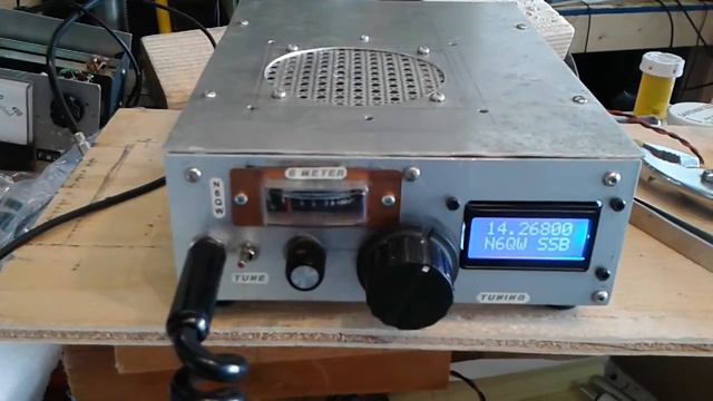 Retrofittng and Old XCVR with an Arduino/AD9850 + 8X2 Blue LCD смотреть онлайн