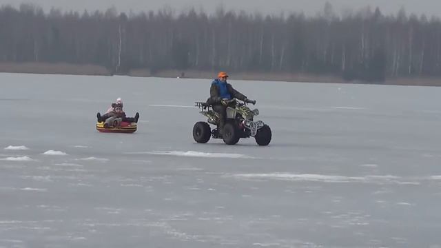 Володя катает детей на квадрике 21.02.2015.г. смотреть онлайн