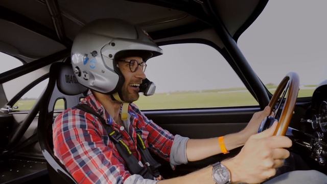 This, or Aston Martin Vulcan? Henry Catchpole Drives DB4 GT Continuation - Carfection смотреть онлайн