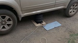 Пневмодомкрат с 3-х секционным пневмобаллоном. Поднимает одну сторону  Ховера.Ватсап: 89054334118