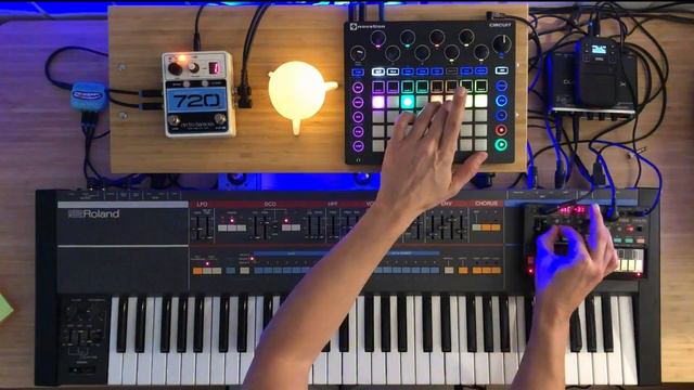 Analog Rocket by Waveformer - Roland Juno-106, Volca FM, Novation Circuit, MS-70CDR, EHX 720 смотреть онлайн