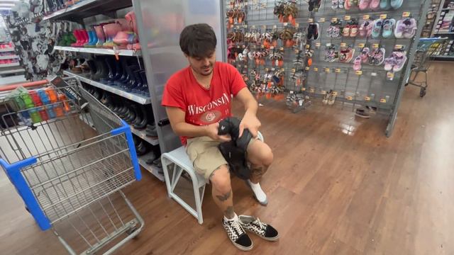 HASBRO NO PLASTIC WINDOWS? GAMESTOP DUMPSTER DIVING! Toy hunting for marvel legends, Neca, WWE ! смотреть онлайн